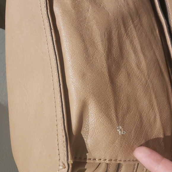 ❣️💫MARK DOWN💫❣️ Guess Tan handbag - Picture 8 of 12